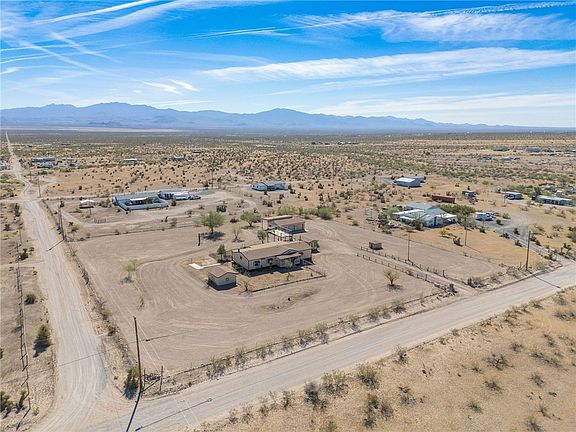 3rd image of 2756 S Papago Rd