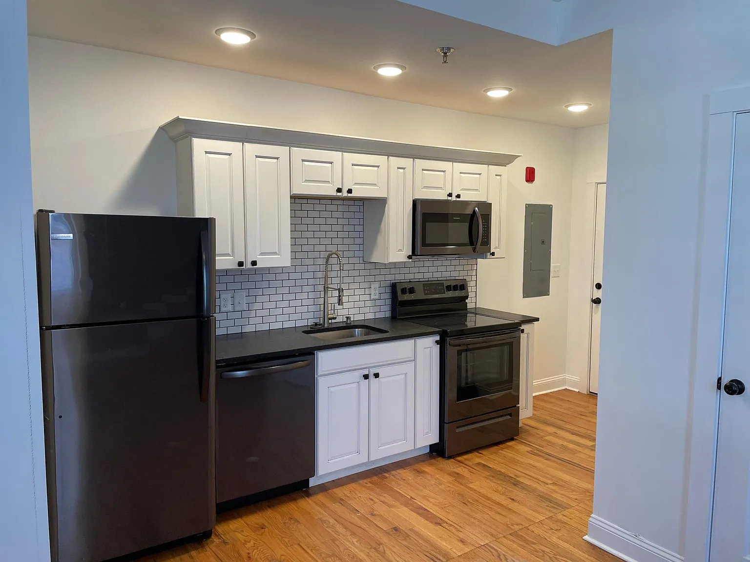 303 Rivermont Ave — Photo 2