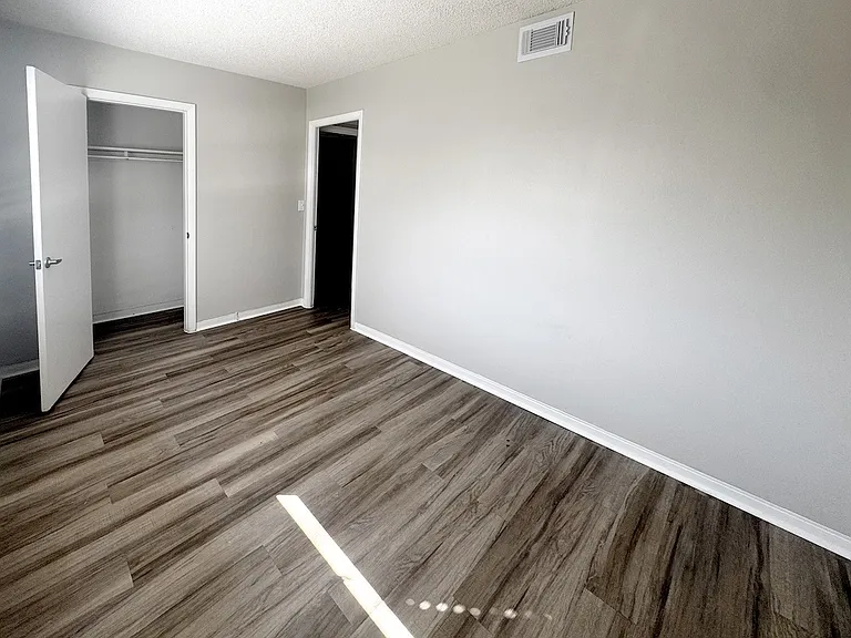 Park Apartments — Photo 19