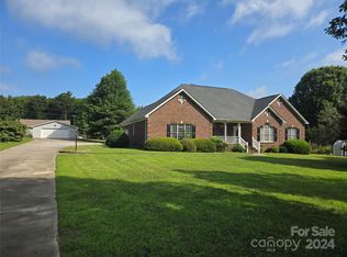 1129 Flowe Dr, Matthews, NC 28104