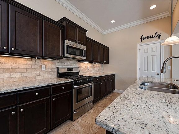 4th image of 1403 Crestwood Hills Ln