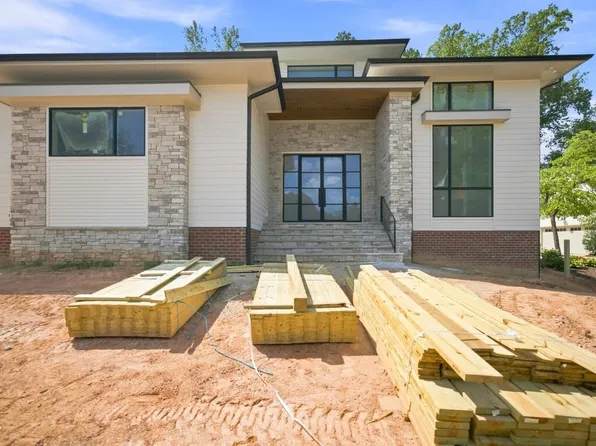961 Wimbleton Dr, Raleigh, NC 27609