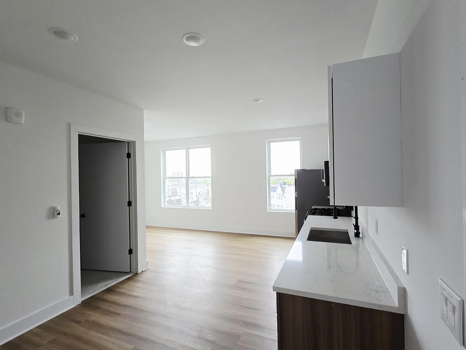 32 McAdoo Ave — Photo 2