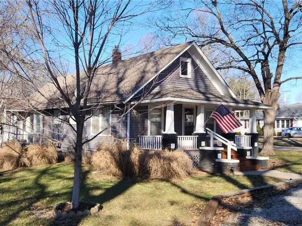 402 S Peoria St, Louisburg, KS 66053