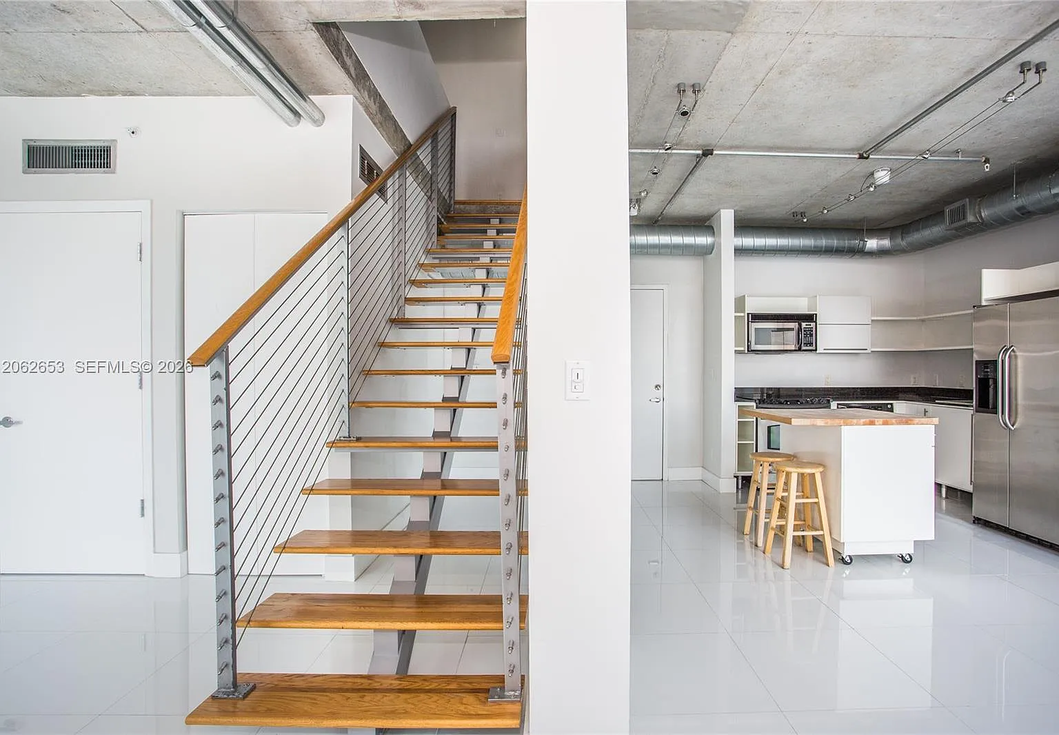 Neo Vertika Condo — Photo 4