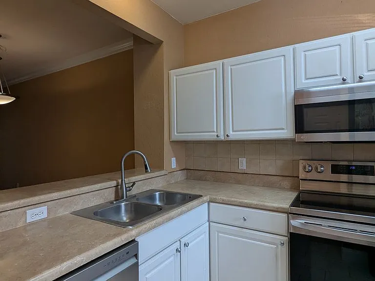 4872 NW 42nd Rd #103 — Photo 7