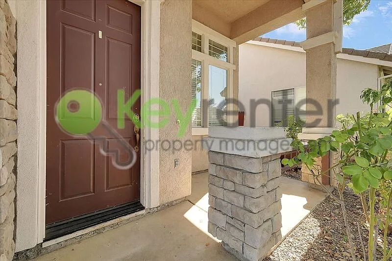 4 bed, 3.0 bath, 1922 sqft, $2,845 — Photo 4