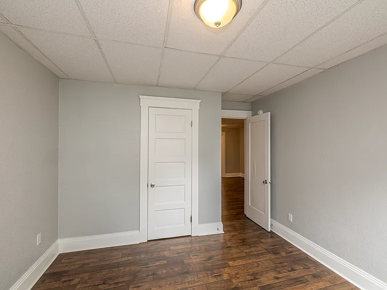 1807 Denison Ave — Photo 13
