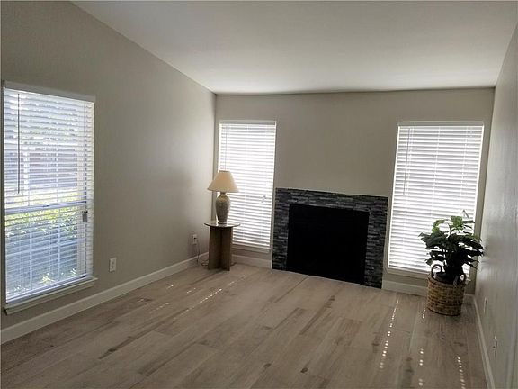 2nd image of 1464 Meadowood Village Dr