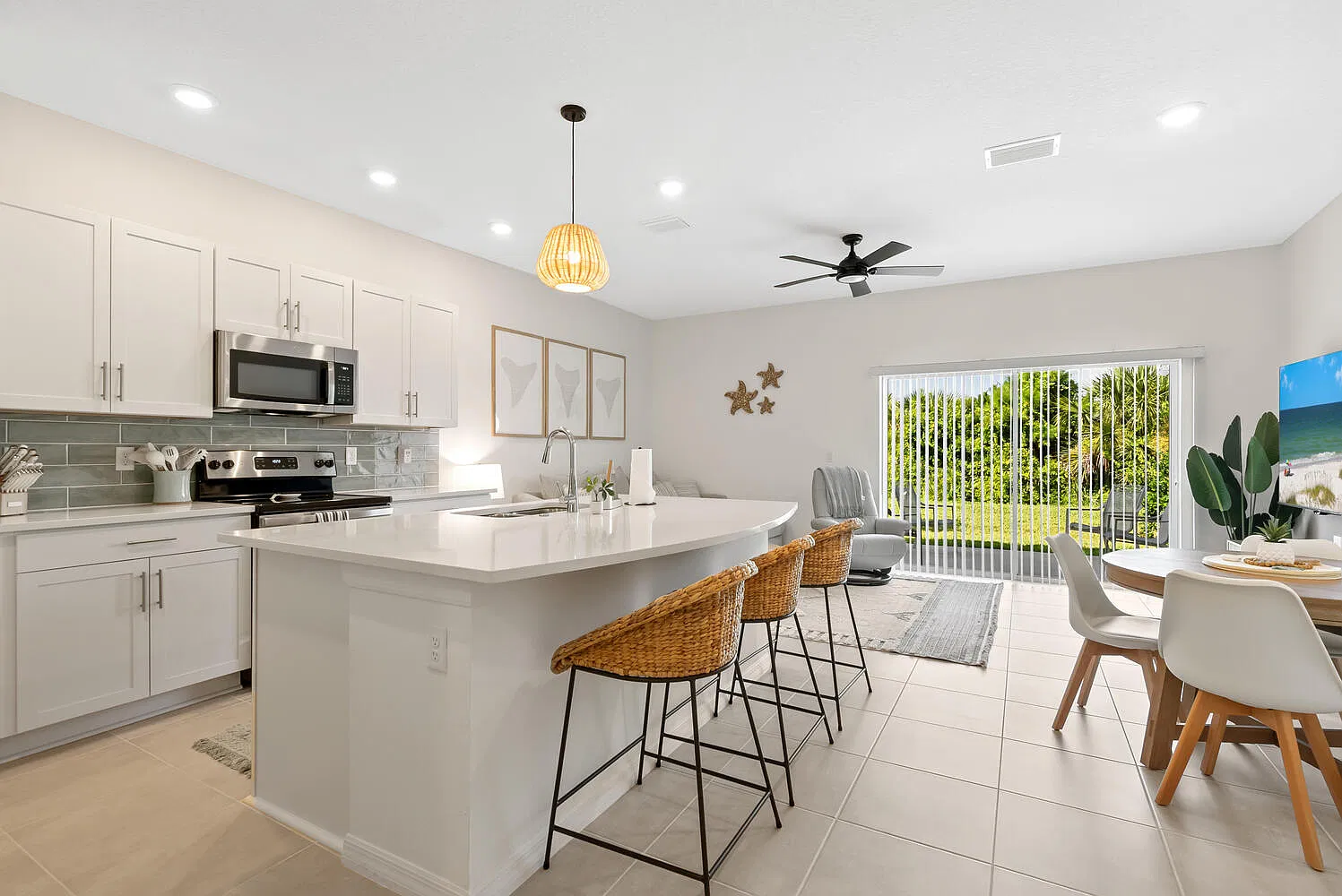 3 bed, 2.5 bath, 1373 sqft, $3,700 — Photo 1