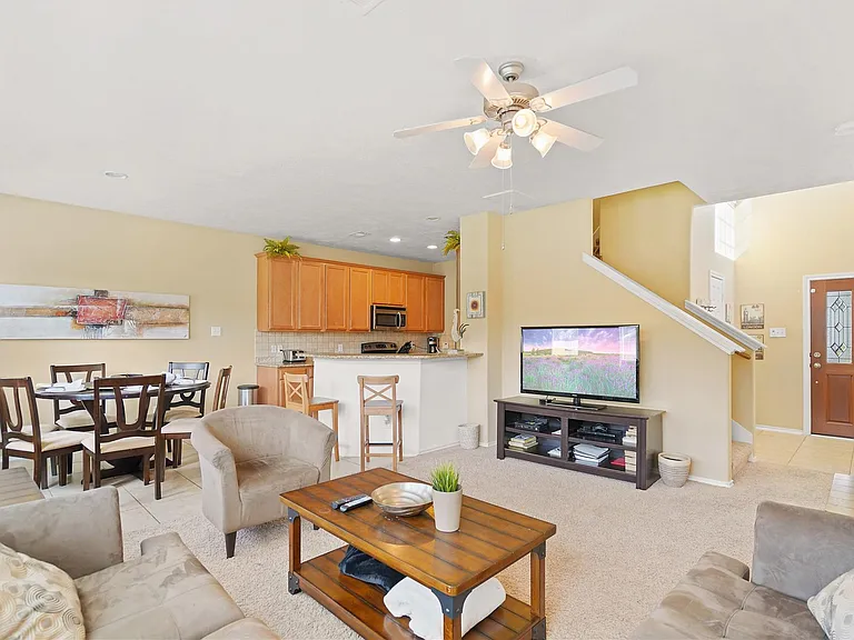 211 Bloomhill Pl — Photo 6
