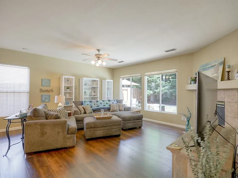 9509 Grasmeer Way — Photo 11