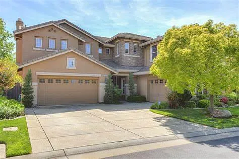 5 bed, 3715 sqft, $6,000 — Photo 1