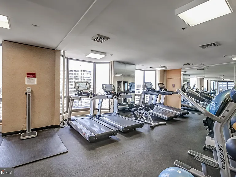 2020 Walnut St #12F — Photo 13