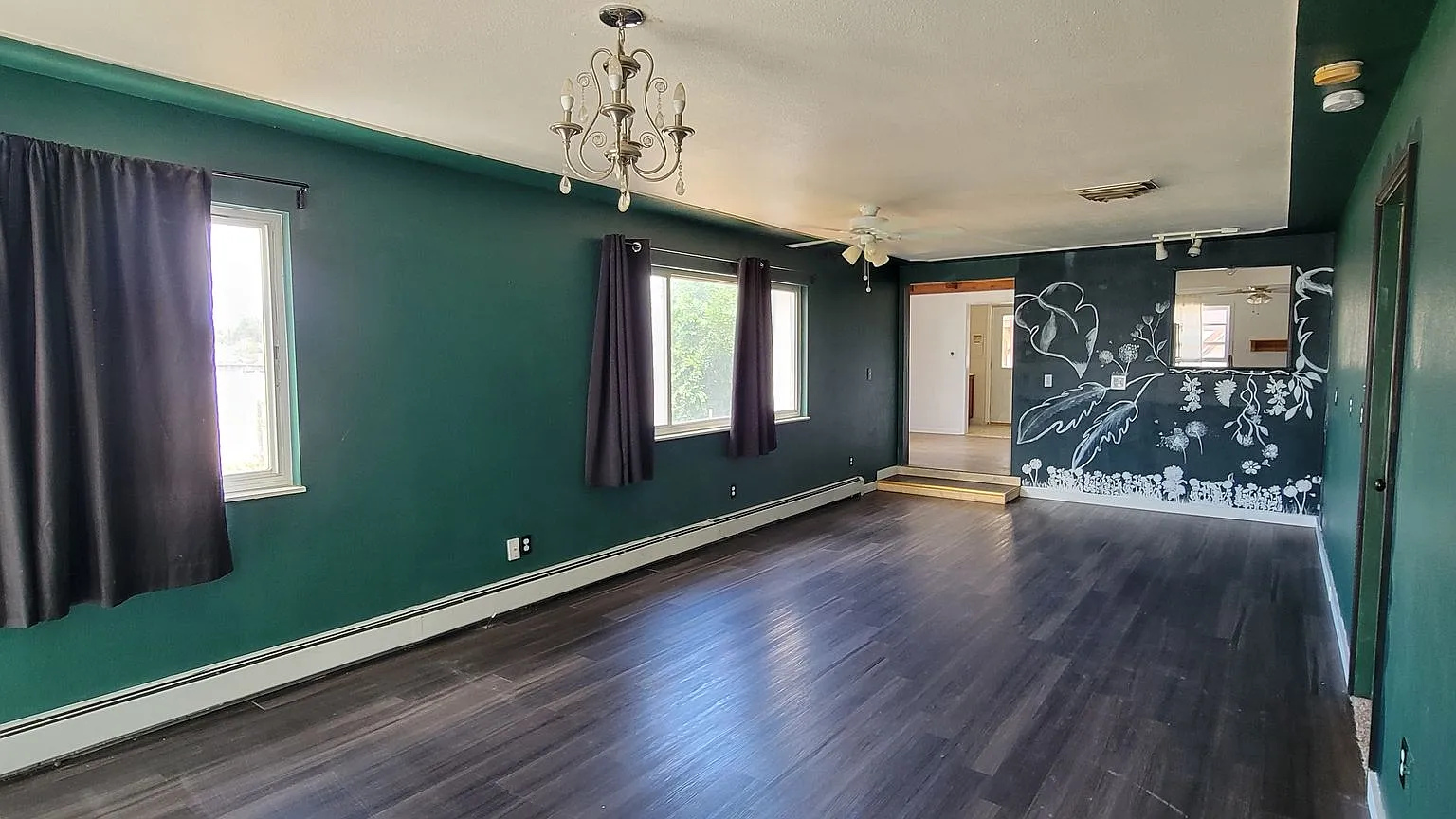 3 bedroom 2 bath home in Penrose — Photo 2