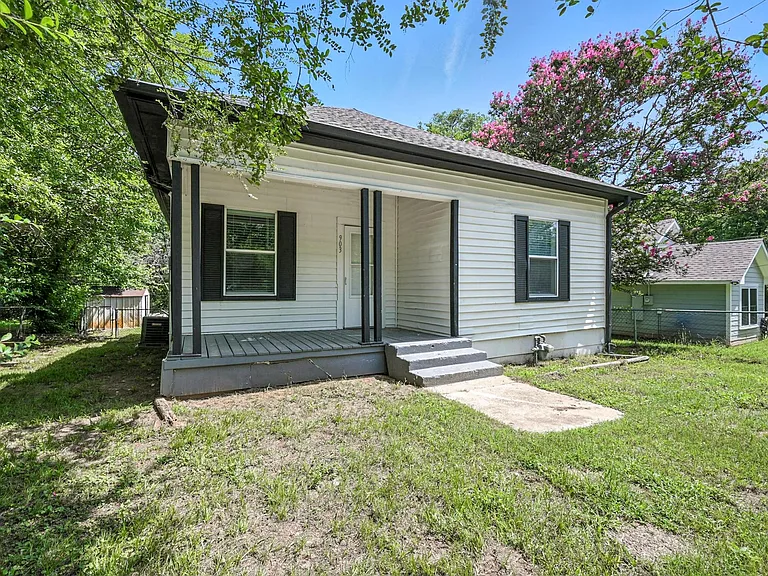 903 Baker St — Photo 14