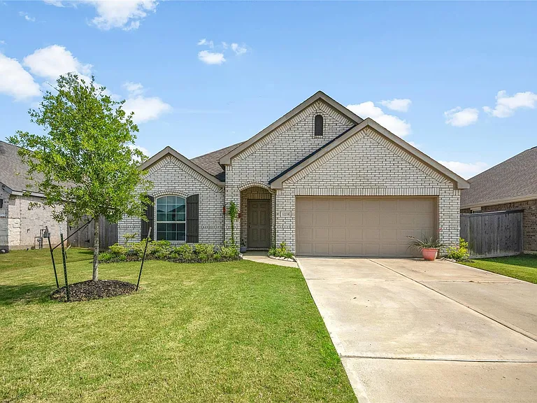 32239 Cedar Crest Dr — Photo 2
