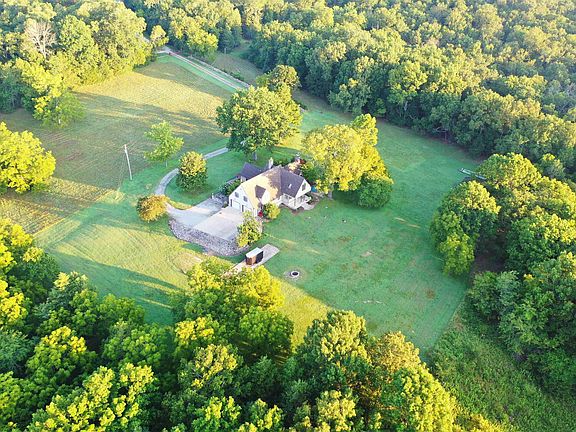 3rd image of 1046 Slick Rock Rd