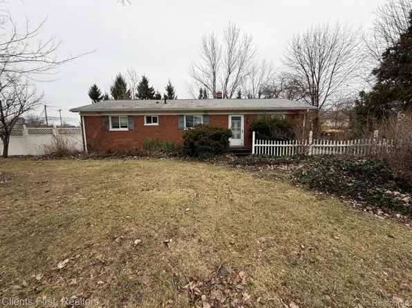 1033 Chopin Ave, Troy, MI 48083