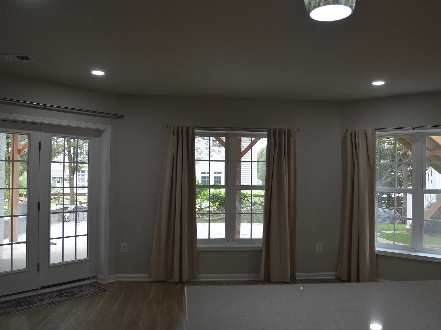 2 bed, 2000 sqft, $2,200 — Photo 4