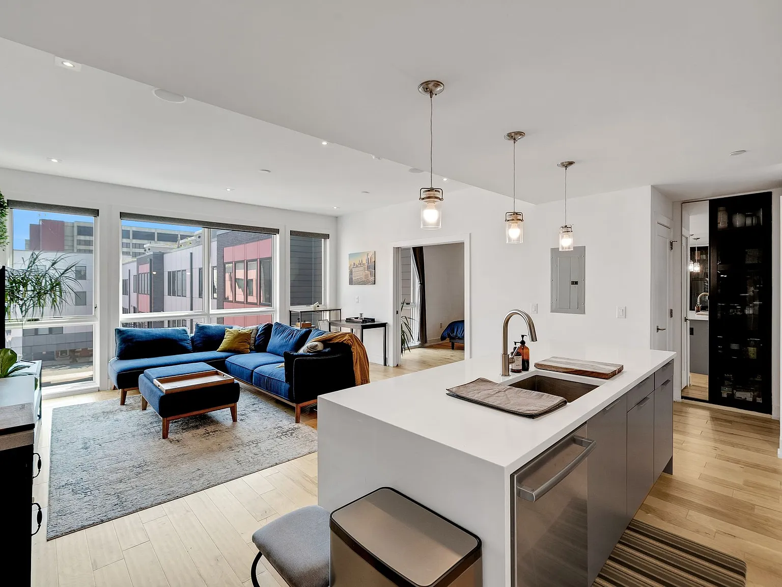 1 bed, 705 sqft, $2,550 — Photo 3