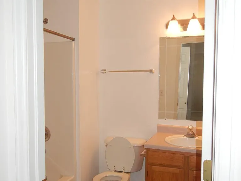 Second upstairs bathroom