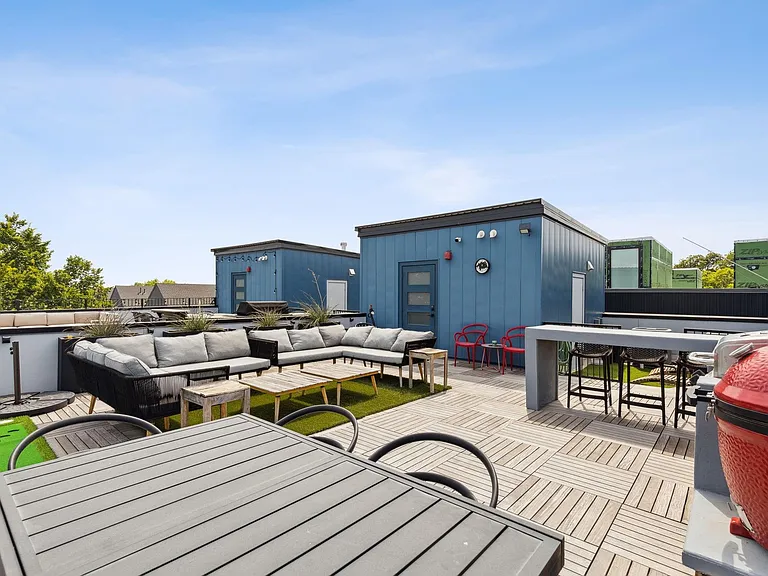 422 W 9th St #106 — Photo 26