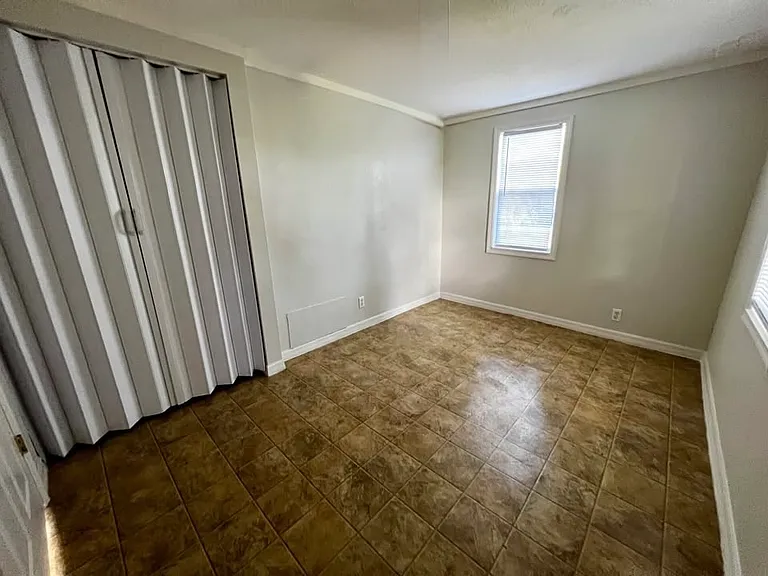 1219 1/2 Holly Ave — Photo 9