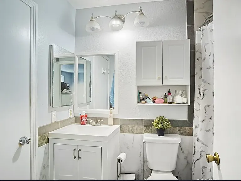 321 Burlington Cmn — Photo 11