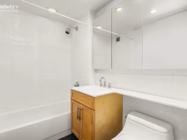 516 West 47th Street image 6 of 16