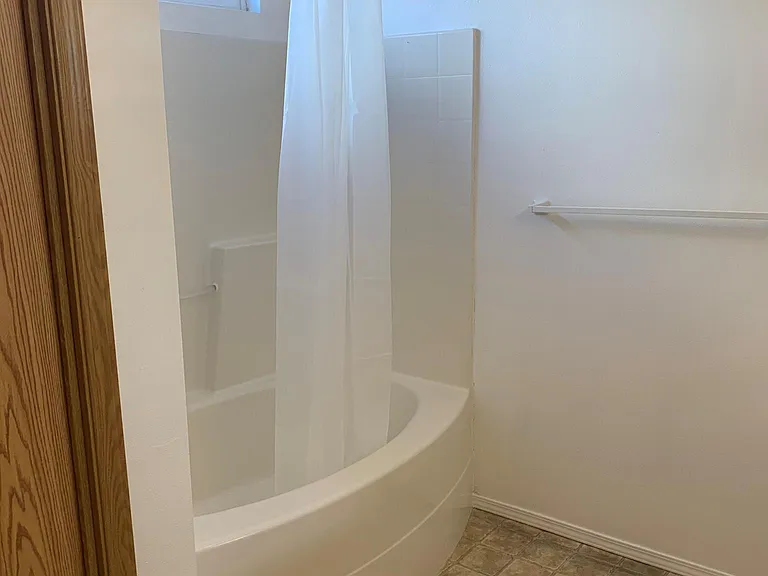 2111 E White Oak Ct — Photo 6