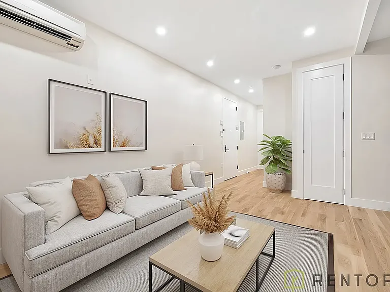 228 Berry St #704D — Photo 2