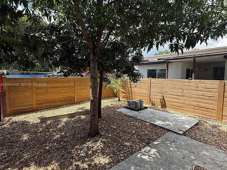5530 NW Miami Ct — Photo 3