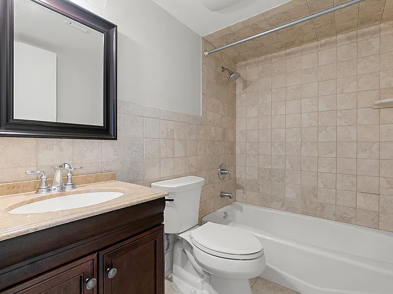 14 Manor Ter #106 — Photo 11