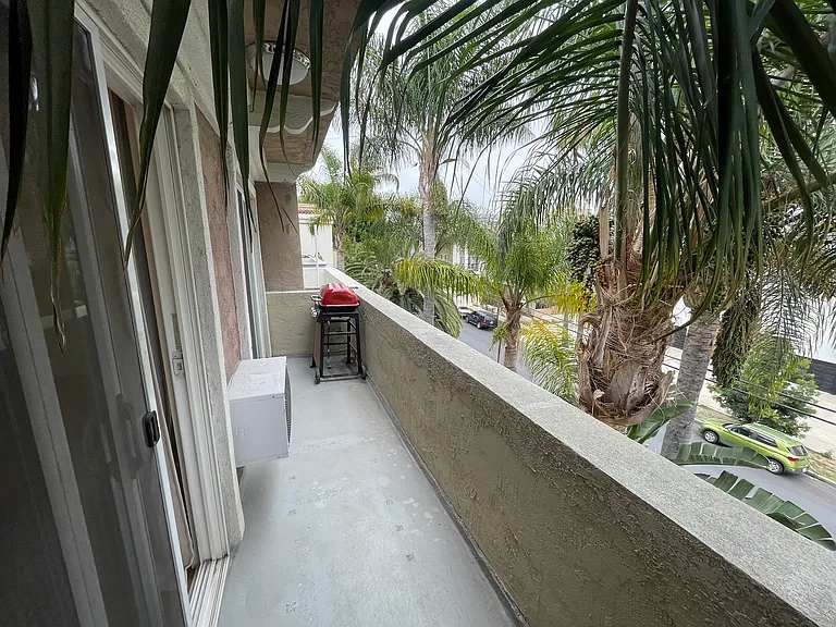 N Fuller Ave — Photo 11