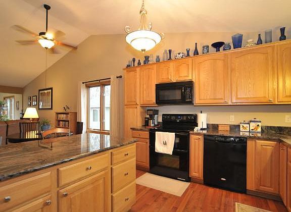 3rd image of 835 Deer Ct NE