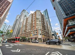 717 Bay St #1702, Toronto, ON M5G2J9