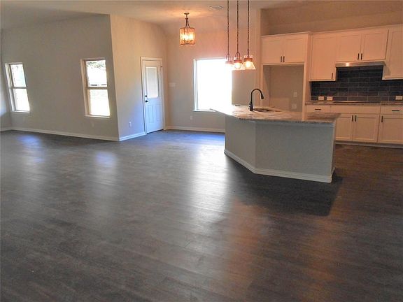3rd image of 1436 Lakeshore Blvd