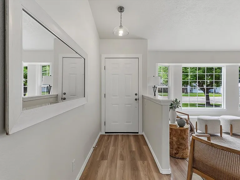 1950 E Challis Dr — Photo 23