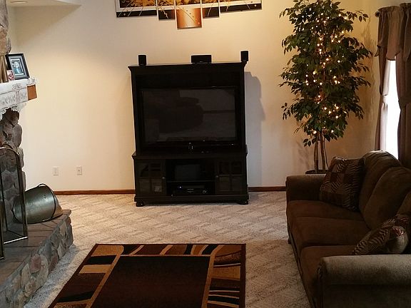 4th image of 1042 Thomas Dr SW