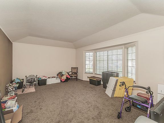 4th image of 2892 N Aspen St