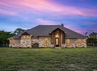 112 S Abrego Crossing, Floresville, TX 78114