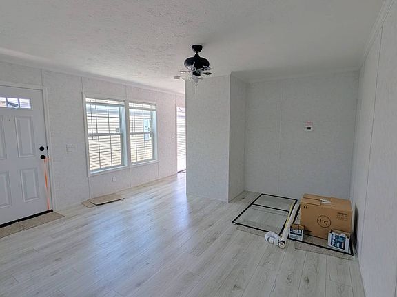 5th image of 1501 Roosevelt Ave Unit B8