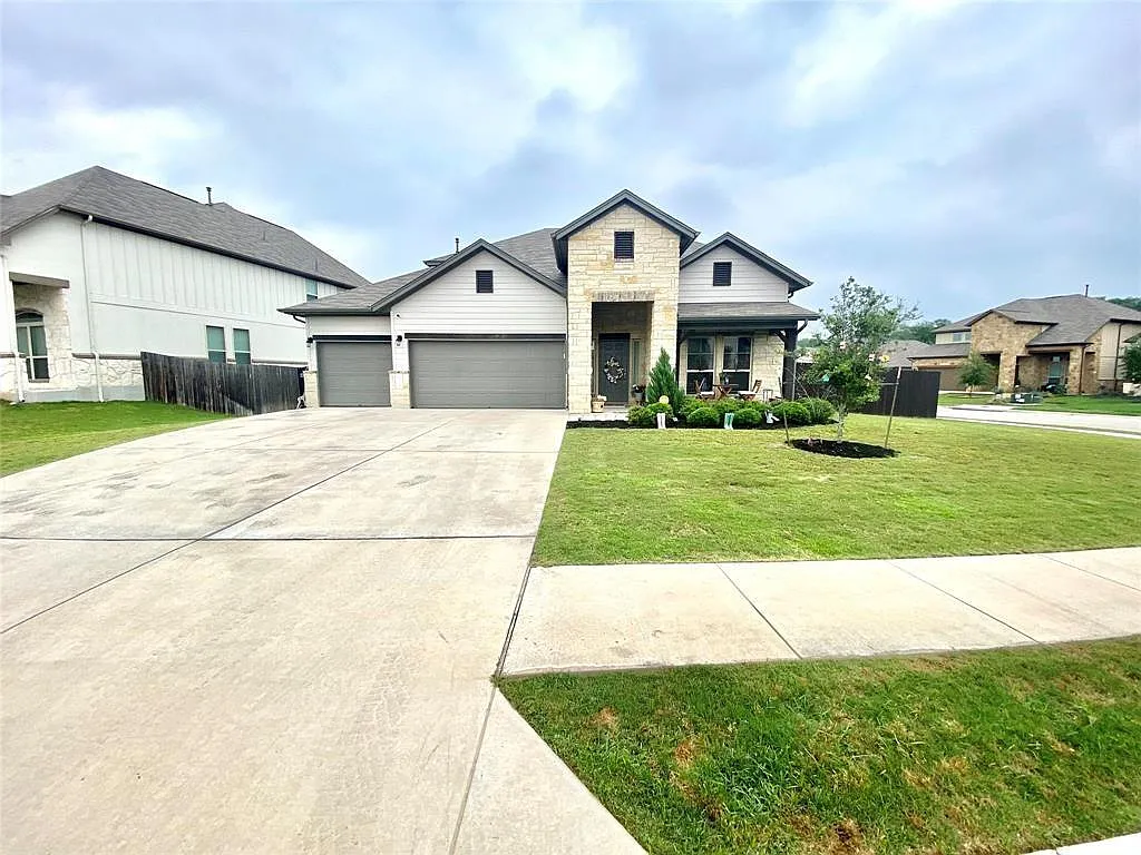 4 bed, 3.5 bath, 2932 sqft, $3,100 — Photo 2