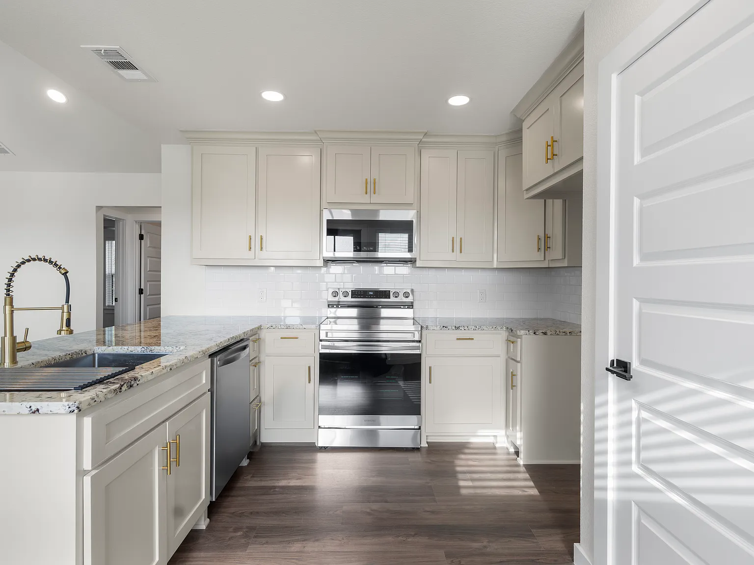 3 bed, 1200 sqft, $1,600 — Photo 4
