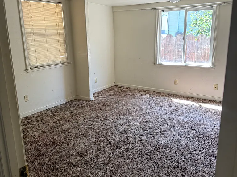 125 N San Lorenzo Ave — Photo 1