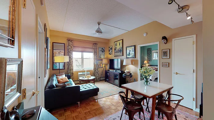 Sold by Luxor Homes & Investment Realty | media 8