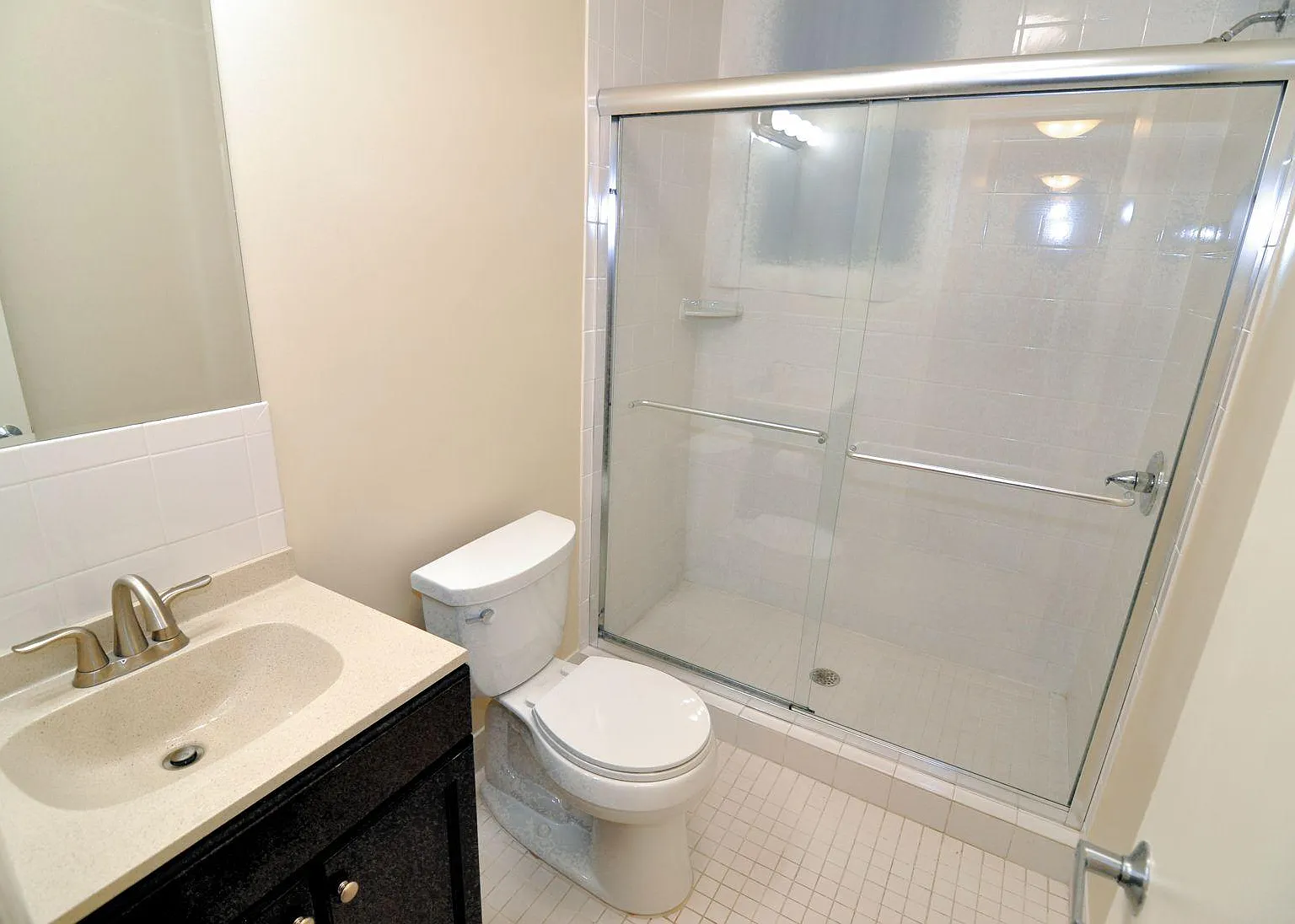 Studio, $975 — Photo 4
