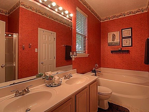 4th image of 504 Blueberry Hill Ln