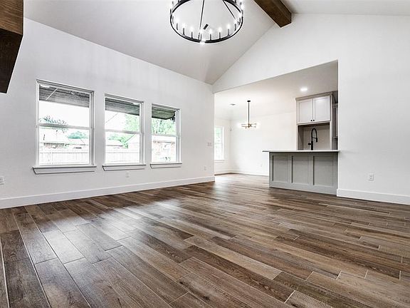 5th image of 3113 E Noble Dr